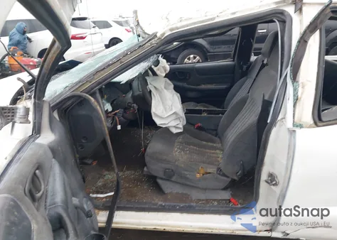 2000 Chevrolet S-10 Ls from USA, damaged, VIN 1GCCS19W5Y8184918